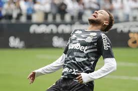 Neymar sufrió un edema en la pantorrilla derecha y aun así el cuerpo técnico de Brasil insiste en llevarlo a la Copa Mundial de Fútbol