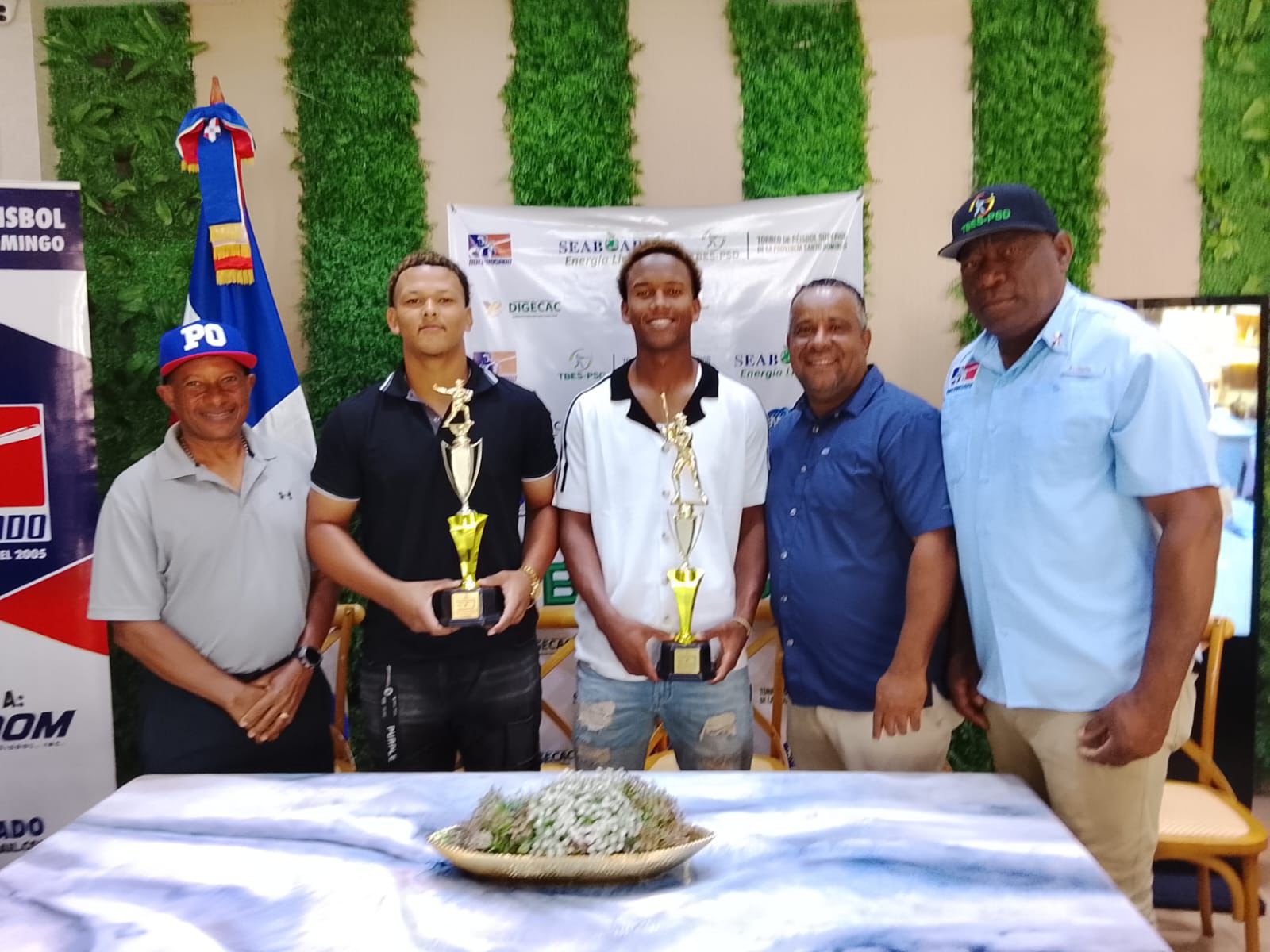 Sandy Encarnación y Abraham Milán Jugadores de la Semana en el Torneo de Beisbol Superior de la Provincia Santo Domingo Copa Seaboard