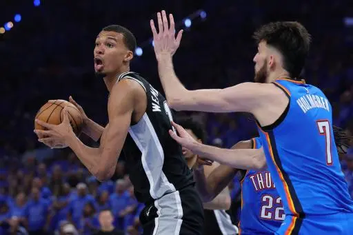 San Antonio Spurs derrotó a Oklahoma City Thunder en un partido donde se jugaron dos tiempos extras