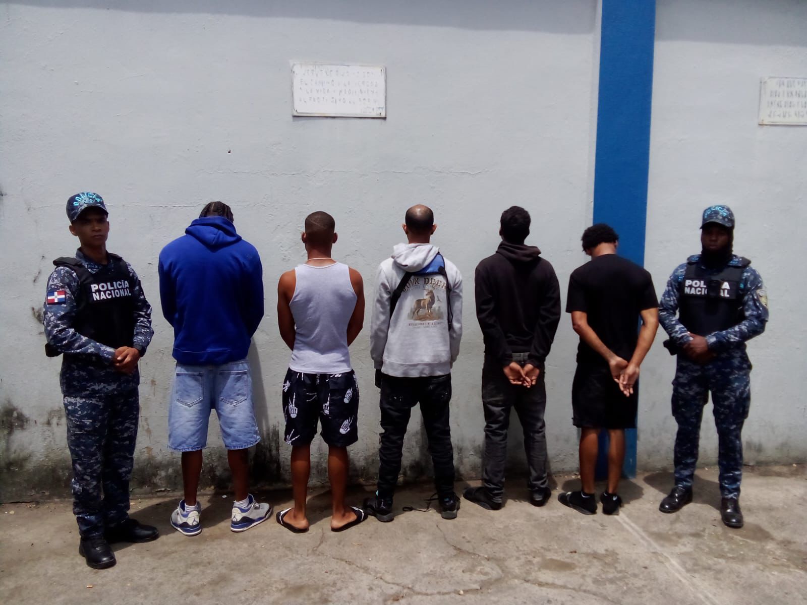 Cinco detenidos en flagrante delito en Sabana Perdida: Policía recupera pertenencias robadas