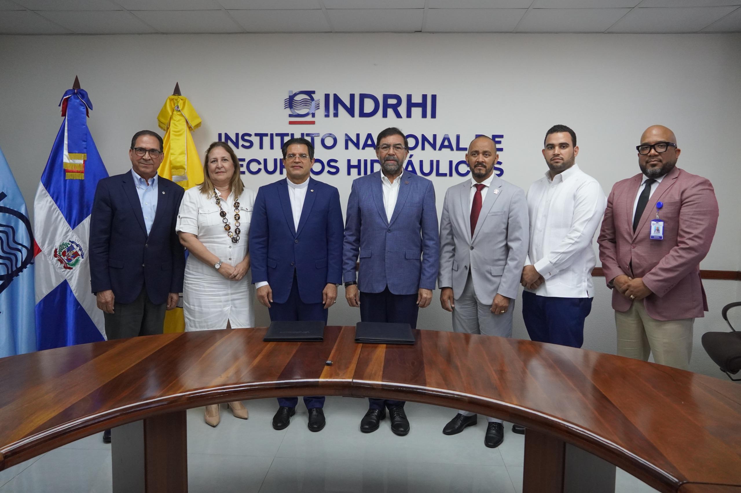 INDRHI y PUCMM firman acuerdo para fortalecimiento en gestión de recursos hídricos