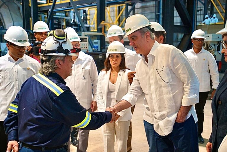 Empresario Manuel Estrella resalta estabilidad económica, crecimiento y confianza para invertir en el país durante la inauguración de EcoAcero en San Pedro de Macorís