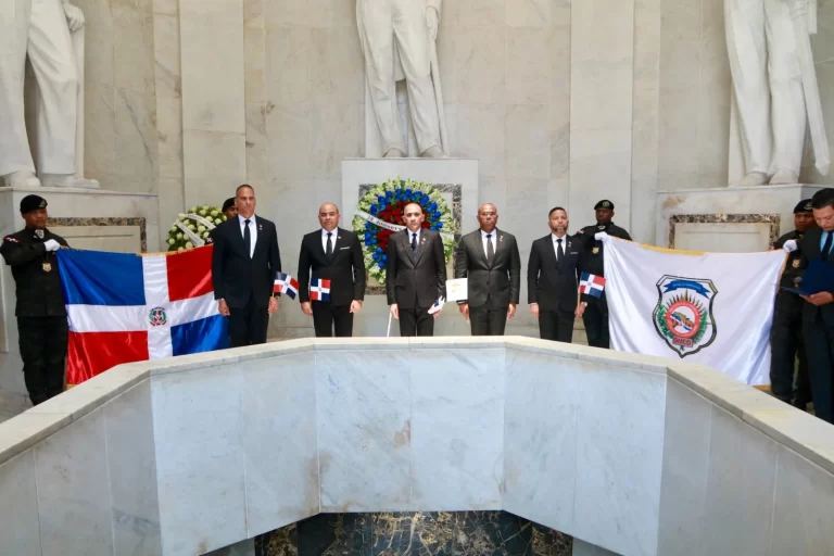 Abinader asciende a 634 agentes de la DNCD bajo nueva carrera institucional