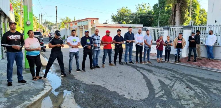 Reclaman asfaltado en Máximo Gómez, Bonao