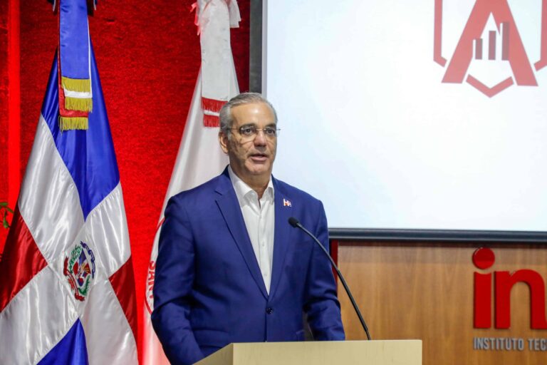 Abinader asegura que República Dominicana no tendrá problemas energéticos hasta 2032