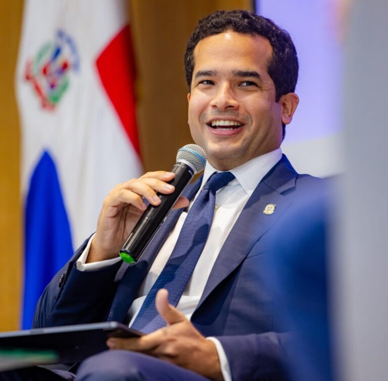 Favorito en encuestas para presidenciales