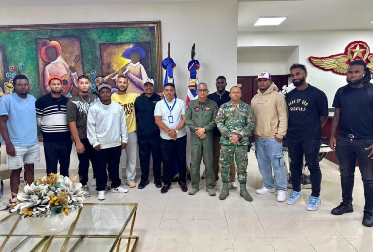 12 peloteros dominicanos regresaron al país el domingo luego de permanecer en Venezuela ante la situación provocada por los terremotos
