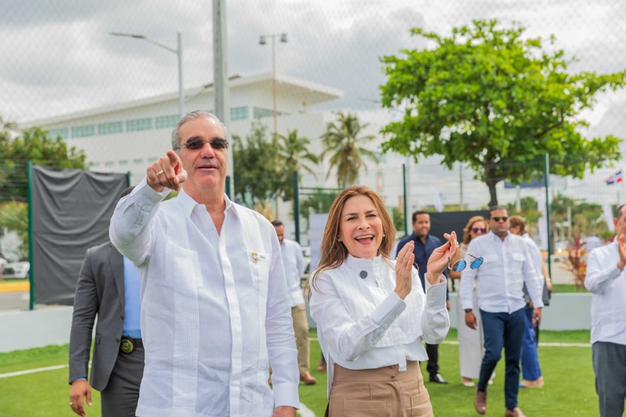 Abinader y Carolina inauguran parque deportivo Paseo 30 de Mayo, obra que refleja visión, orden y firmeza para transformar Santo Domingo