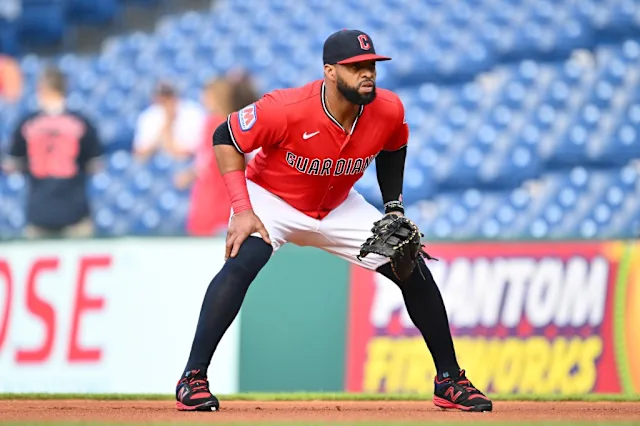 El dominicano Carlos Santana firmó un contrato de ligar menor con el conjunto de los Bravos de Atlanta