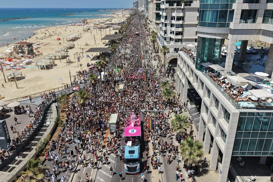 Más de cien mil celebran el regreso del desfile del orgullo LGTBI en de Tel Aviv