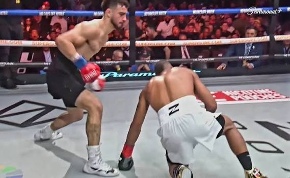 El mexicano José “Rayo” Valenzuela venció por nocaut en dos asaltos al dominicano Edwin de los Santos