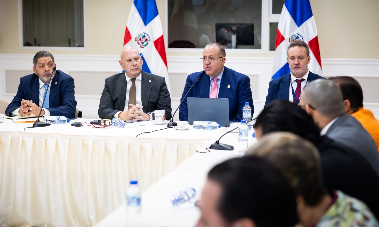 Ministro Hacienda advierte no retirarán proyecto anticrisis a pesar de haberse firmado la paz en Medio Oriente, asegura beneficiará a los más pobres