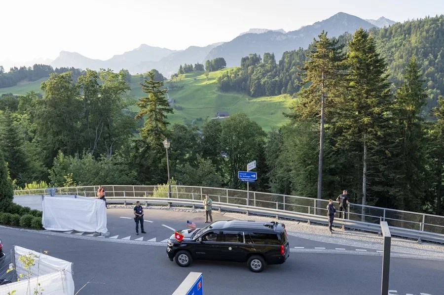 Las delegaciones de Irán y EEUU llegan a Bürgenstock para el inicio de las negociaciones