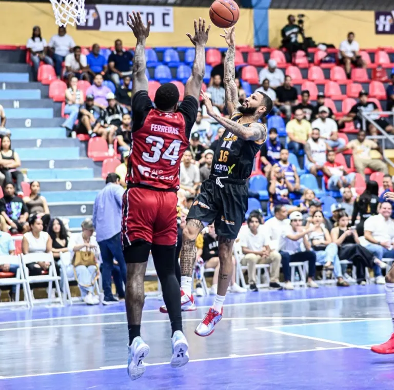Los Gigantes Basketball Club derrotaron a los Héroes de Moca y se colocaron a un paso de avanzar a la final de la Super Liga de Basket