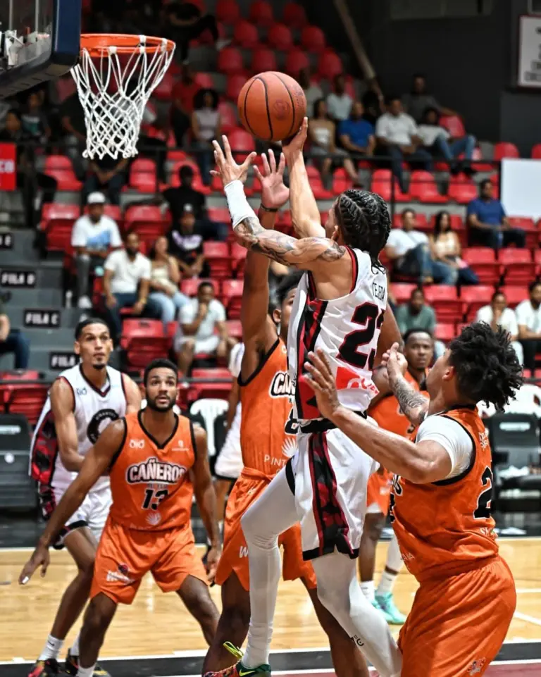 Los Gigantes Basketball Club doblegaron a los Cañeros del Este en partido de la Fase de Eliminación de la Súper Liga LNB