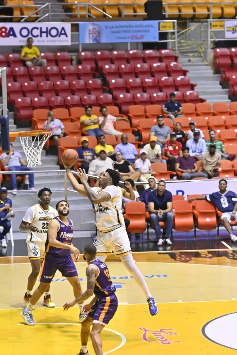 Los Héroes de Moca se impusieron a los Metros de Santiago en la continuación de la fase de eliminación de la Liga Nacional de Baloncesto