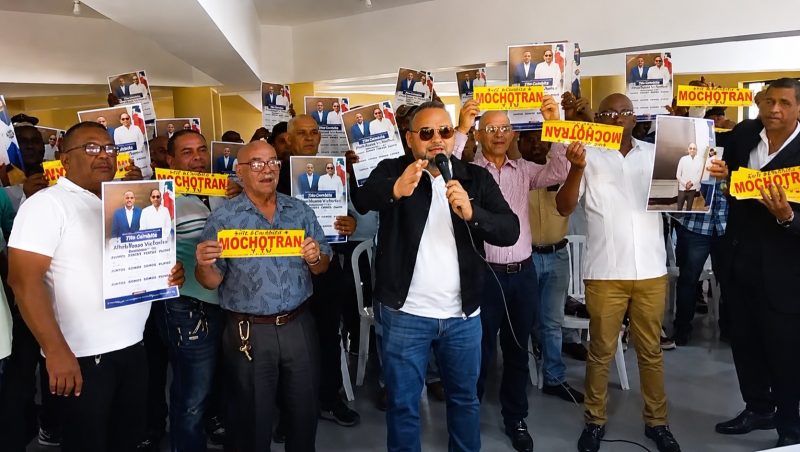 Gobierno congela combustibles y apoya transporte