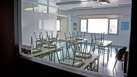 Colegio Ingenium cierra y deja 400 alumnos varados
