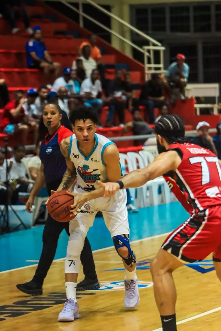 Los Titanes del Sur derrotaron a los Gigantes Basketball Club y mantienen vivas sus esperanzas de clasificar a la semifinal