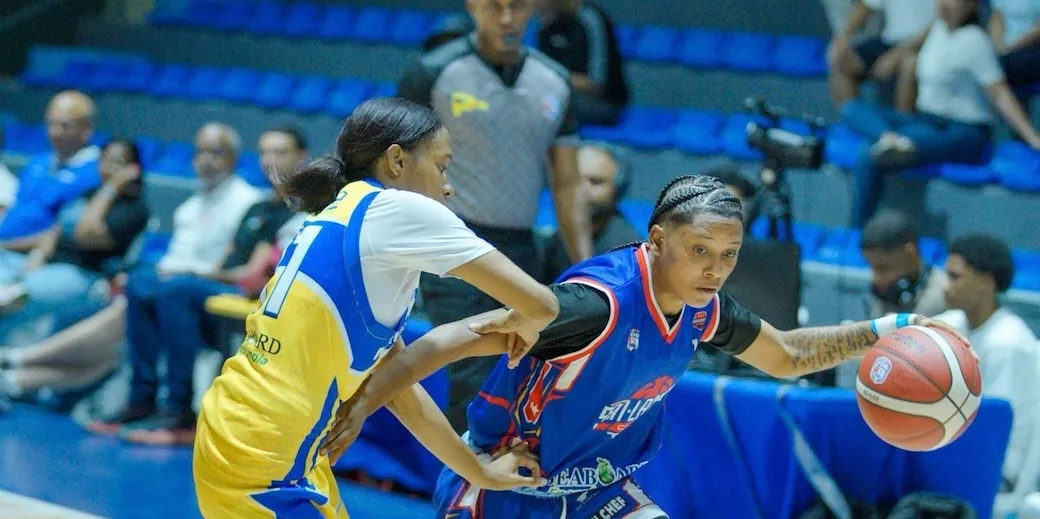 San Carlos derrotó a San Lázaro en el inicio de la Serie Final del Torneo de Baloncesto Superior Femenino del Distrito Nacional