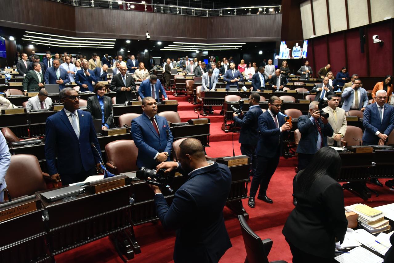 Diputados continuarán debate sobre reforma laboral, en espera de consenso busca Abinader