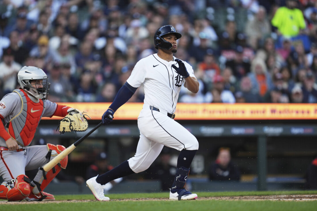 El jardinero de los Detroit Tigers, Wenceel Pérez, sufrió una lesión en un extraño accidente cuando una banda elástica lo golpeó en la cara