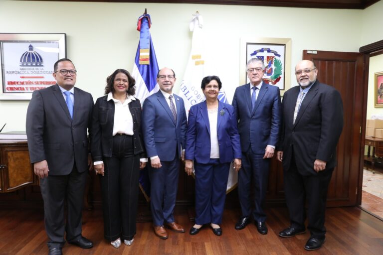 MESCyT y Universidad Albizu apoyarán rehabilitación de reclusos