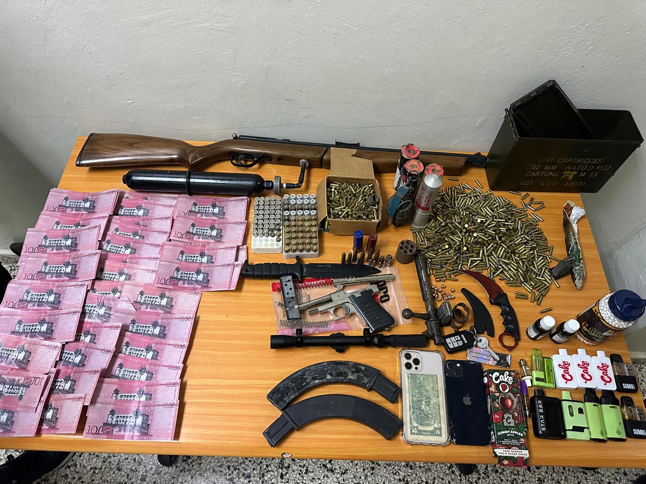 Allanamiento en La Vega: Dicrim incauta gran cantidad de municiones y dinero falso