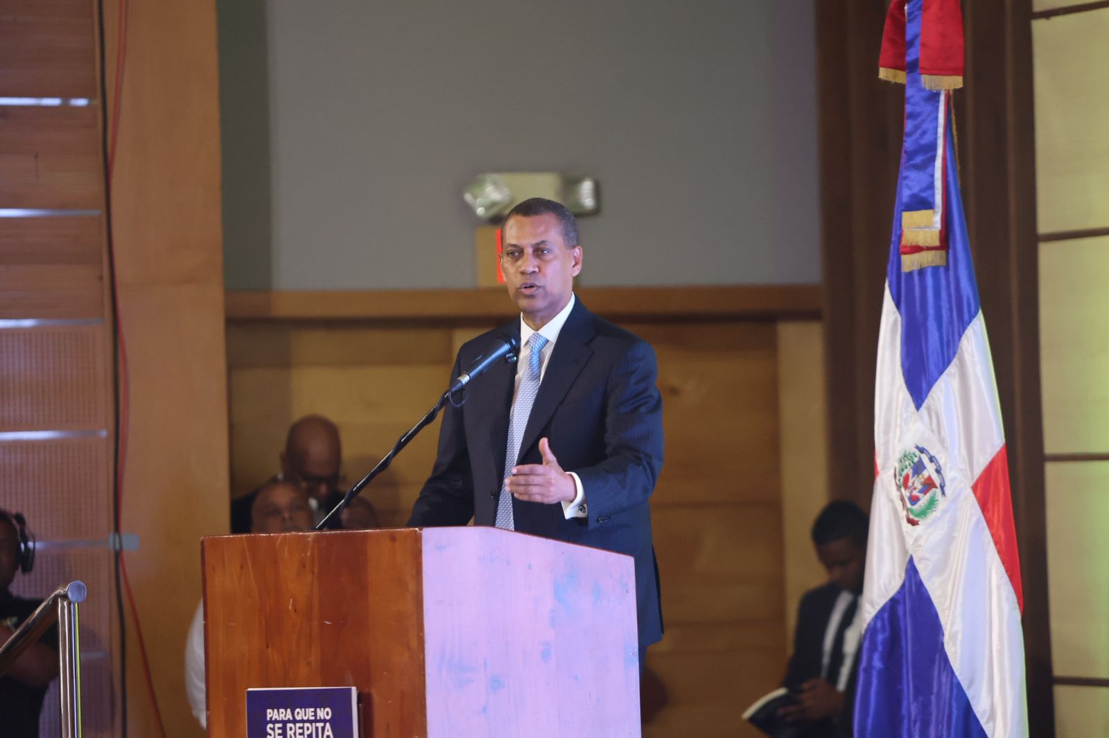 Guido Gómez Mazara lanza libro político en RD