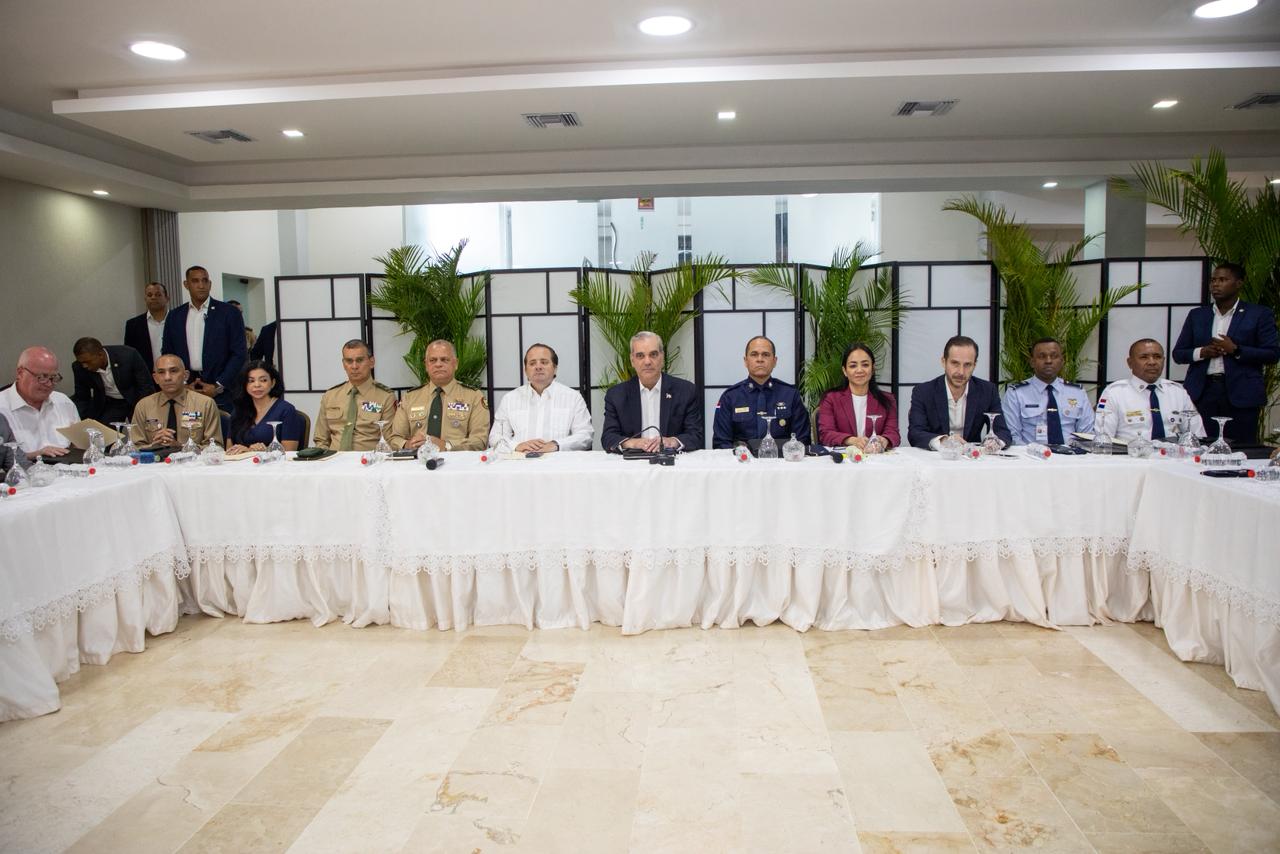 Abinader lidera reunión por seguridad ciudadana