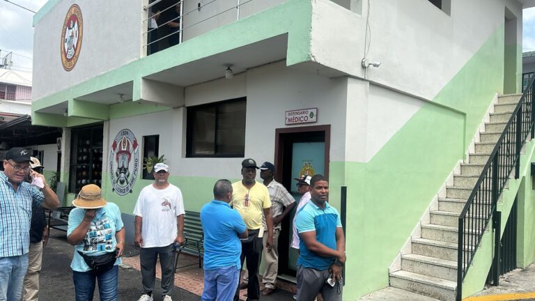 Policía dispersa marcha de ANPA en Santo Domingo