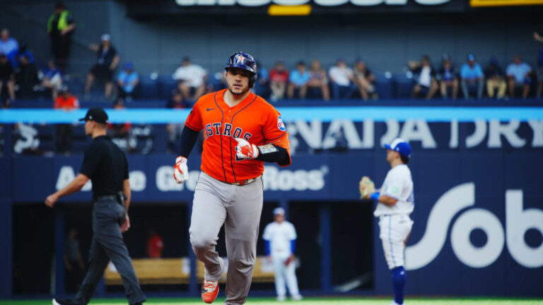 El receptor dominicano Yainer Díaz conectó un jonrón en la victoria de los Astros de Houston ante los Azulejos de Toronto