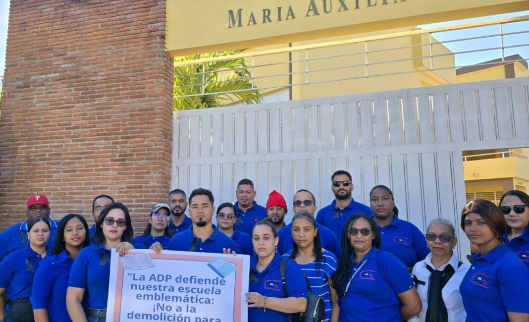 ADP, padres y estudiantes realizan protesta por terminación de liceo en Jarabacoa