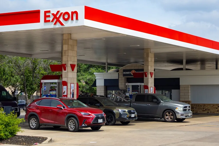 Gasolina baja de US$4 en EE.UU. tras tensiones