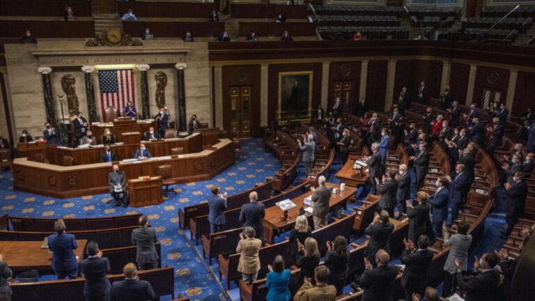 Senado de EE.UU. rechaza la Ley SAVE America para verificar ciudadanía a votantes