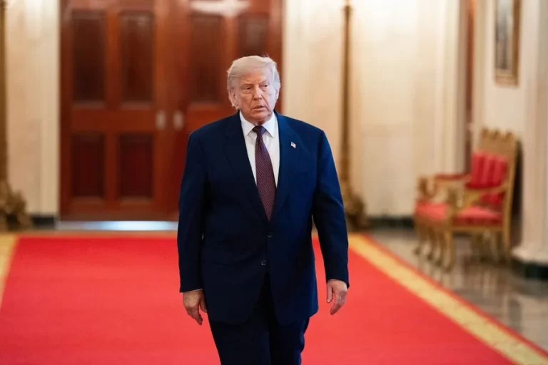 El Supremo de EEUU permite a Trump vetar a solicitantes de asilo en la frontera con México