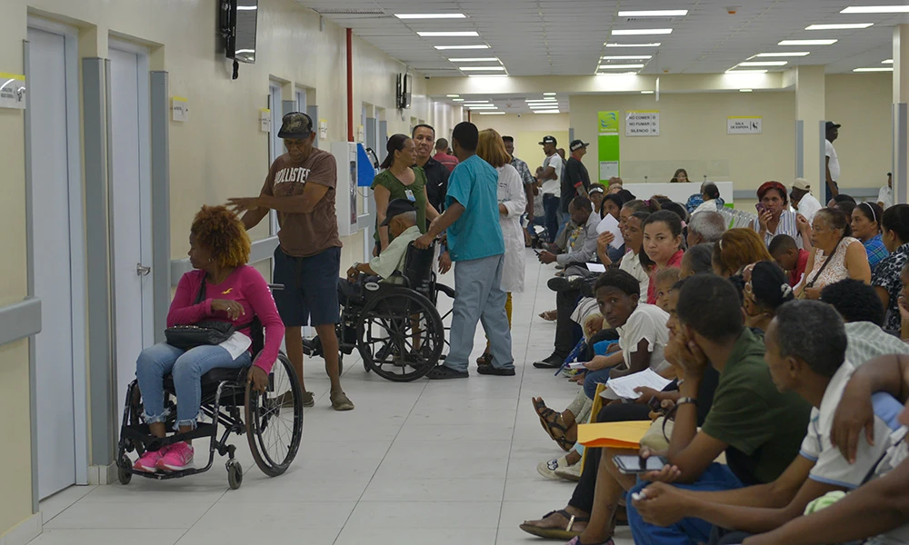 Pacientes molestos por paro en Moscoso Puello