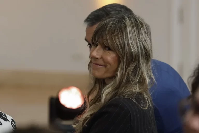 Juez impide a la esposa de Pedro Sánchez asistir a la OTAN tras retiro de pasaporte