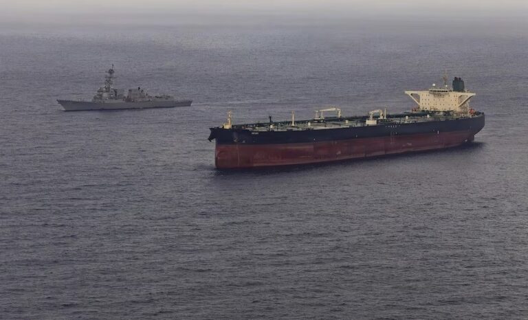 Irán vuelve a cerrar el estrecho de Ormuz, alegando cruce de un barco sin autorización