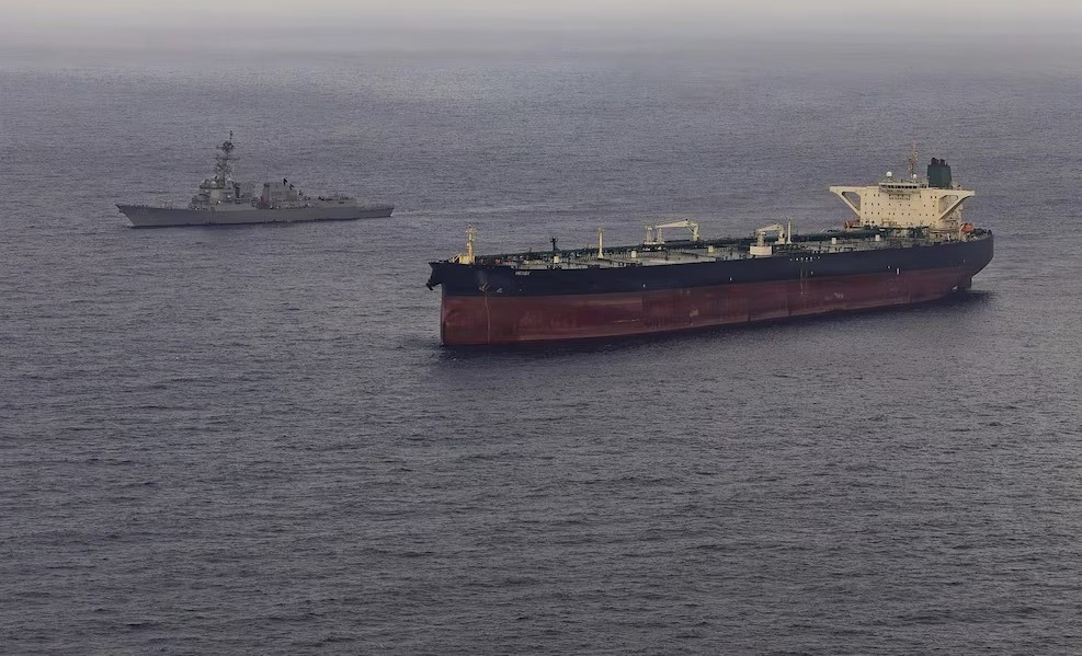Irán vuelve a cerrar el estrecho de Ormuz, alegando cruce de un barco sin autorización
