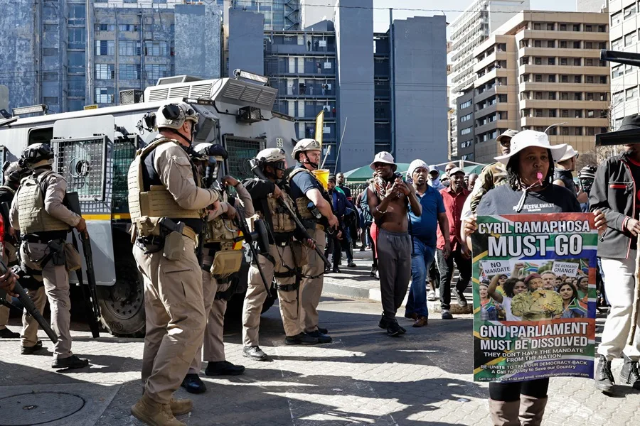 Un muerto y más de 900 detenidos durante las protestas antiinmigración en Sudáfrica