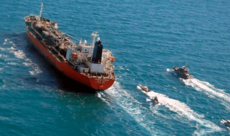 EEUU contradice a Irán, asegura estrecho de Ormuz está abierto a todo tráfico