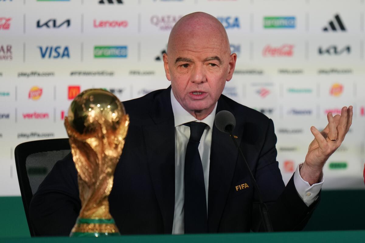 Gianni Infantino asegura que con la creación de la filial de la FIFA Forward Enterprise las federaciones de fútbol recibiran hasta 24 millones de dólares