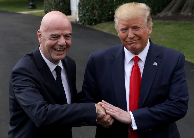 Presentan una queja contra el presidente de la FIFA Gianni Infantino ante el Comité Olímpico Internacional por su cercania con Donald trump