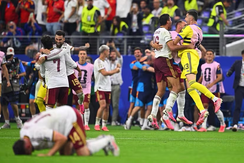 España vence a Francia y mantiene vivo el pronóstico de que ganará el mundial de fútbol
