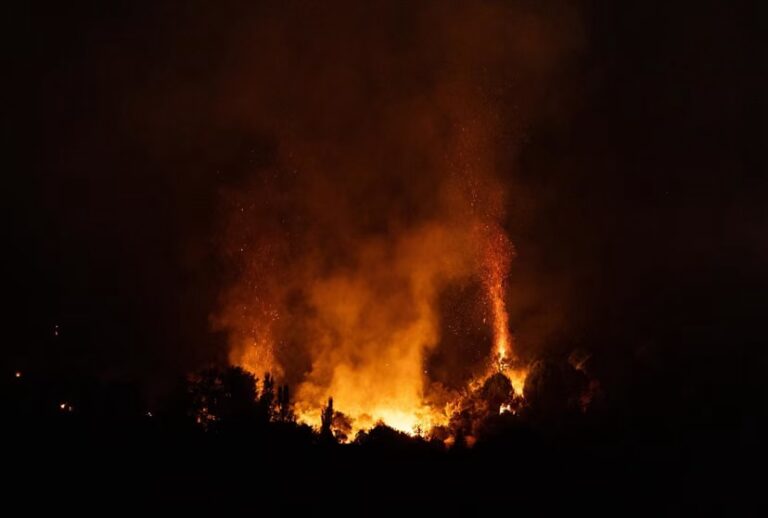 Fuegos forestales tienen preocupado al gobierno francés, presidente Macron convoca a gabinete de crisis para afrontarlos