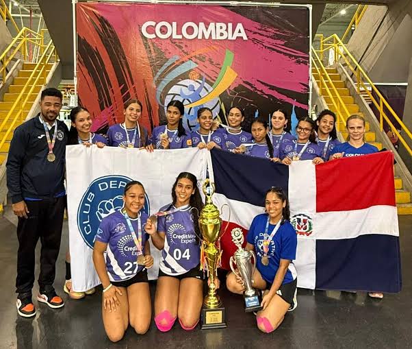 El equipo de voleibol femenino U16 del Club Naco se coronó campeón de la Copa Internacional Colombia Volleyballfest 2026