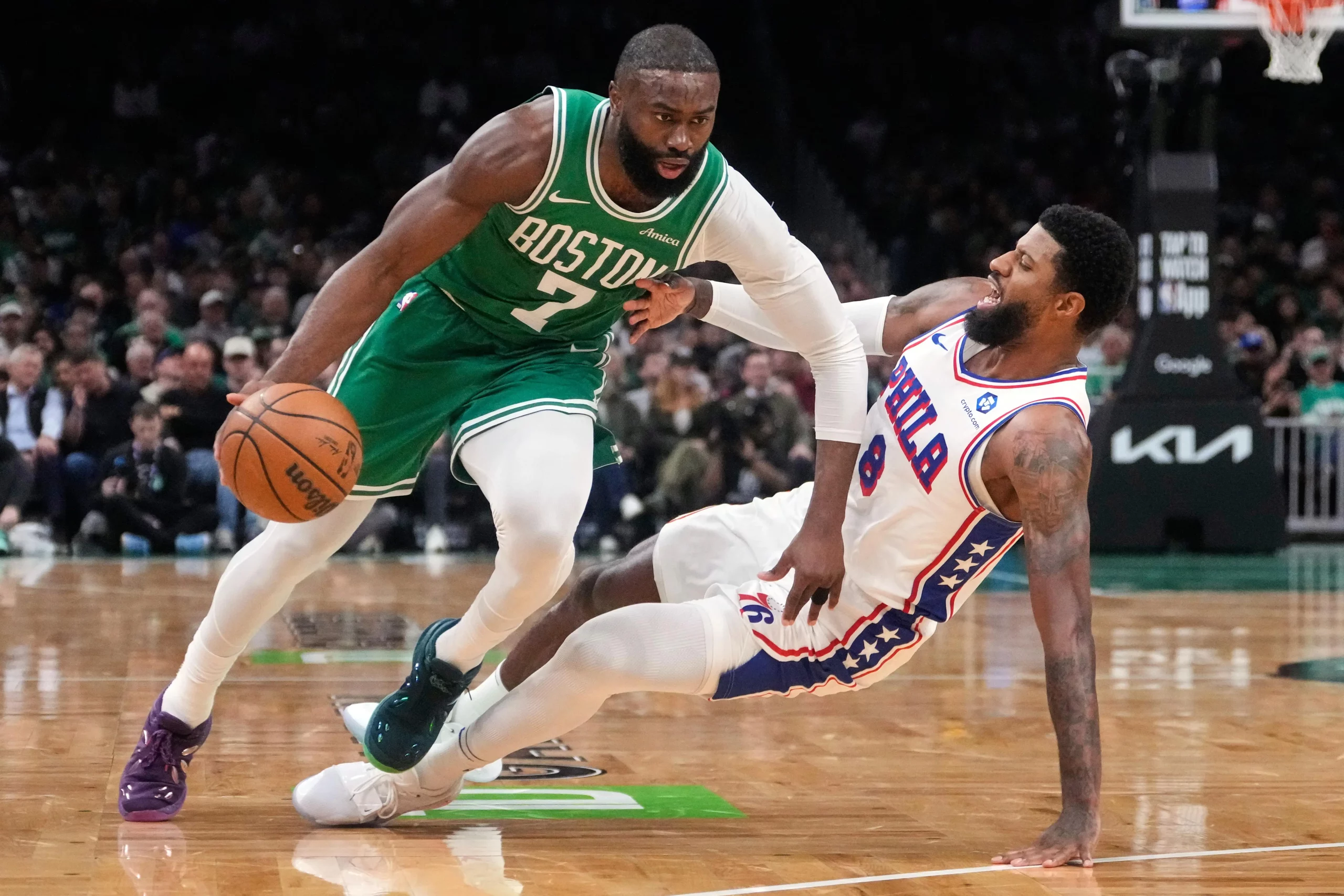 El equipo de Boston Celtics cambió a Jaylen Brown al conjunto de Philadelphia 76ers por Paul George