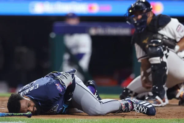 El equipo de Tampa Bay se preocupa por la salud del dominicano Junior Caminero quien recibió un pelotazo en una mano
