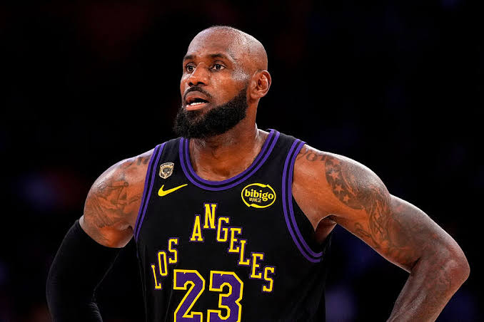 Diferentes equipos de la NBA se han mostrado interesados en firmar a LeBron James y han hecho su propuesta de manera indirecta